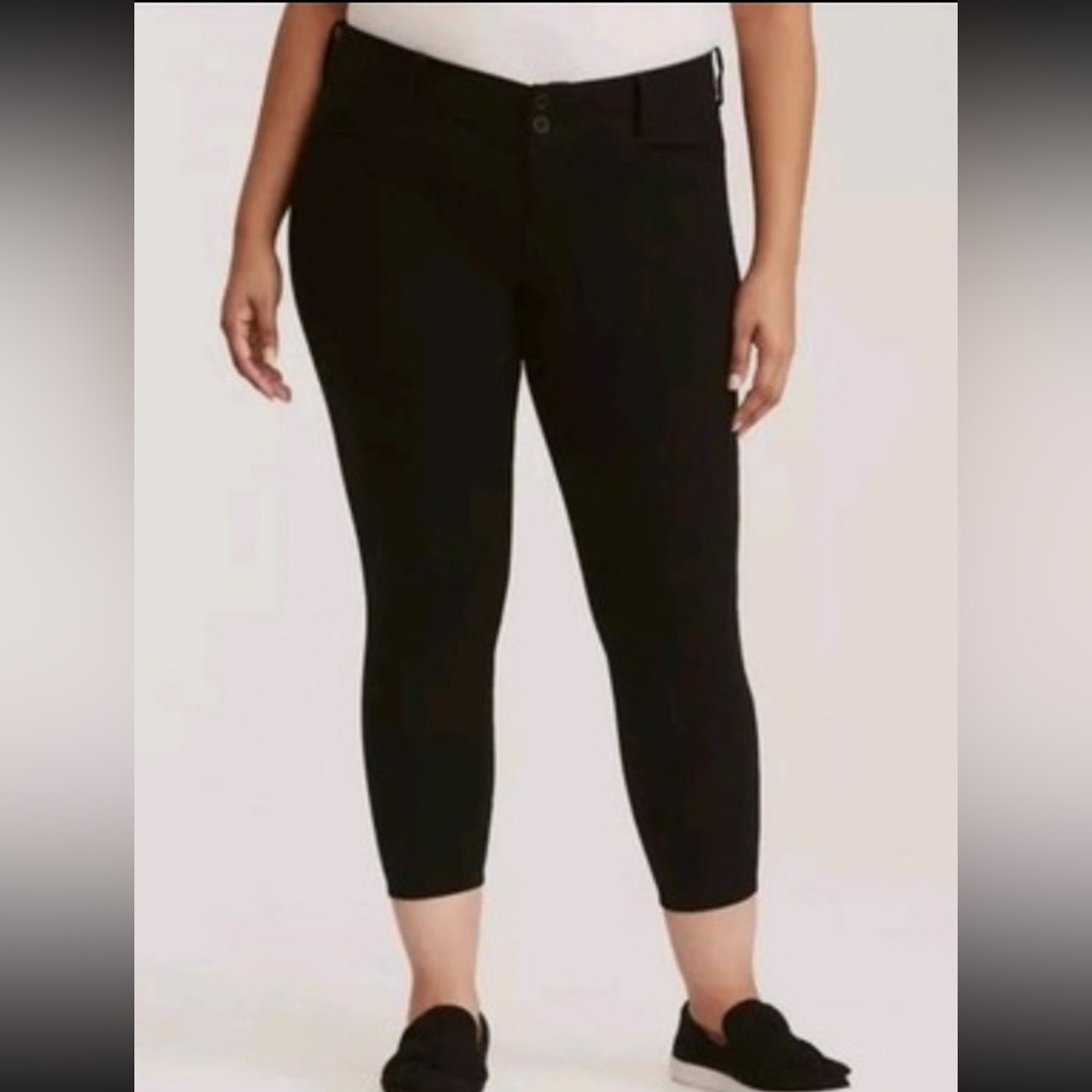 Torrid Black Cropped Jeans - Size 16R